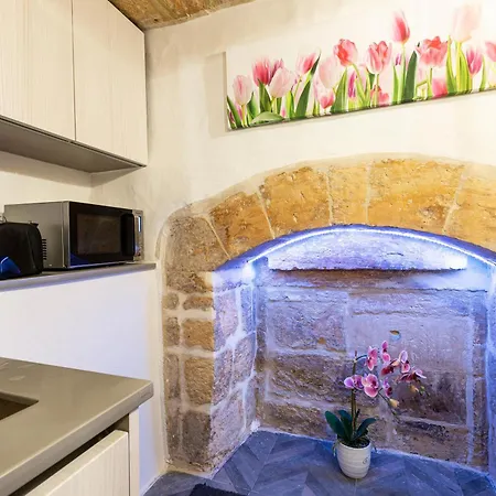 Apartamento 1br Charming Townhouse In Capital With Wifi By 360 Estates