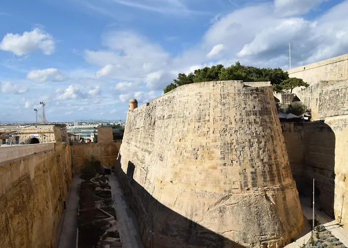 Apartment 1br Charming Townhouse In Capital With Wifi By 360 Estates