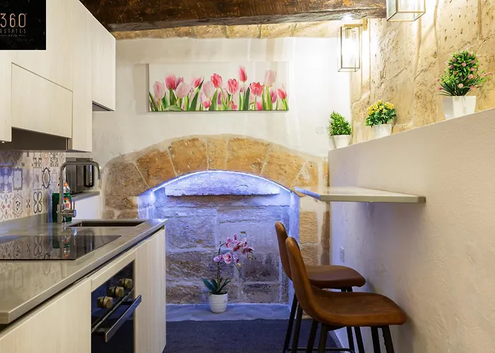 1br Charming Townhouse In Capital With Wifi By 360 Estates