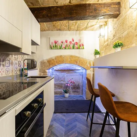 Apartment 1br Charming Townhouse In Capital With Wifi By 360 Estates Valletta