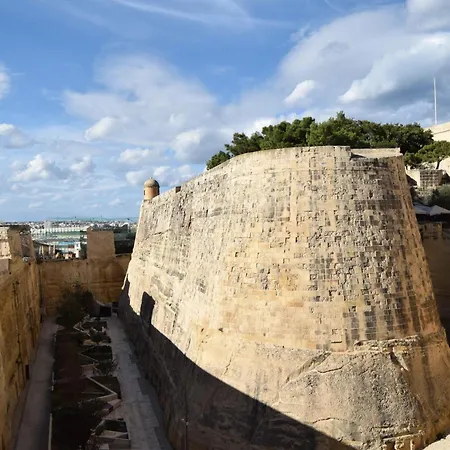 Apartament 1br Charming Townhouse In Capital With Wifi By 360 Estates