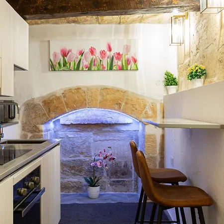 1br Charming Townhouse In Capital With Wifi By 360 Estates