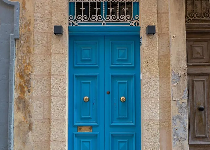 1br Charming Townhouse In Capital With Wifi By 360 Estates *